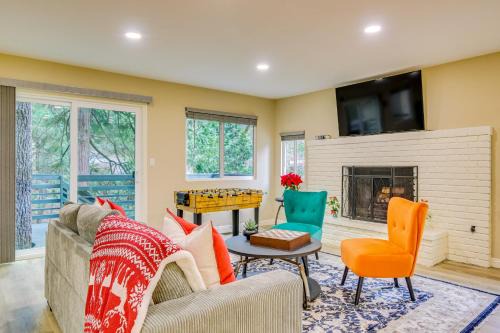 Twin Peaks House | 4 Mi to Lake Arrowhead Cabin with Grill and Deck!