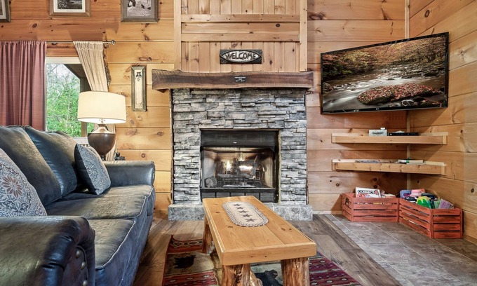 Hemlock Hills Cabin | 4 Miles to Downtown Gburg~HotTub~Firepit
