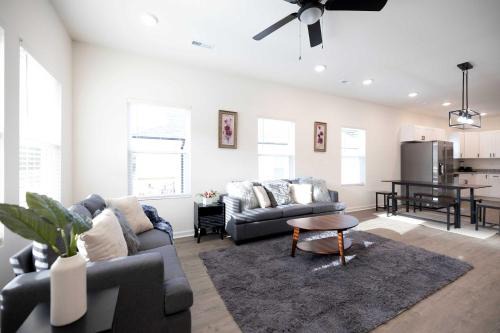 Burlington House | 4 Min to Downtown - 10 to Elon - Washer and Dryer