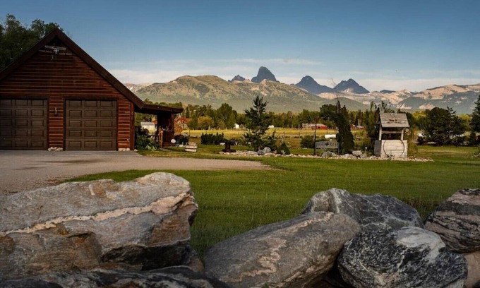 Tetonia Cabin | 4 Peaks Teton Views - Steller Skiing- National Parks