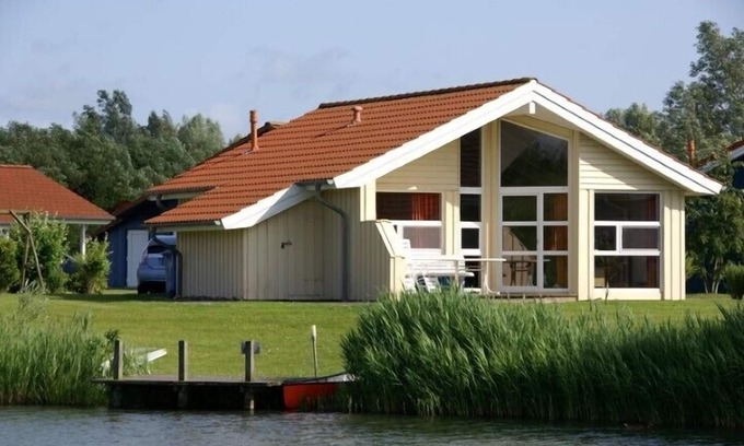 Norderteil House | 4-person fishing vacation home with private jetty, direct lakeside location, canoe and sauna in Otterndorf