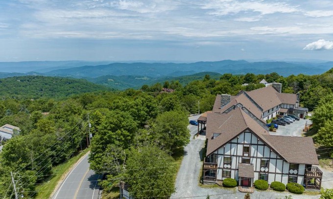 Beech Mountain Hotel | 4 Seasons at Beech Mountain