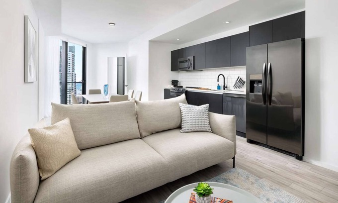 Downtown Miami Apartment | 4 Units, Ocean View One Bedroom Suite with King Bed at The Elser Hotel Miami