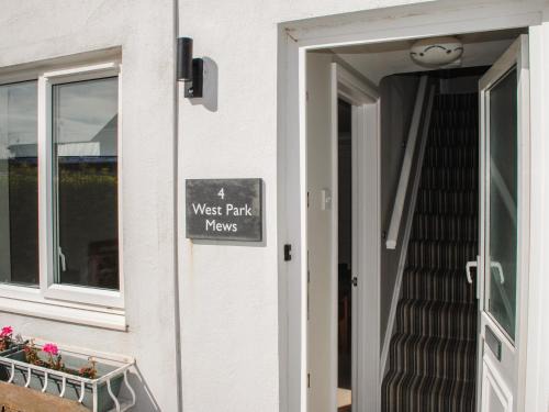 Hope-Cove House | 4 West Park Mews
