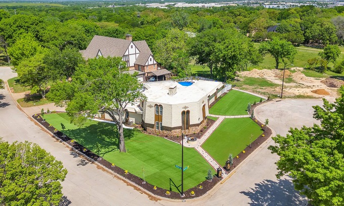 Ederville House | 400 a night minimum 30 nights! 9 mn away from AT&T stadium, 8 mn from the zoo