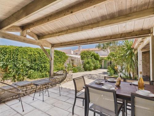 Saint-Clement-des-Baleines House | 400 m de la plage, jardin, maison pour 8