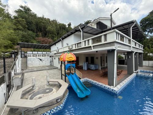 Bayan Lepas House | 40PAX 7BR Villa with Kids Swimming pool, KTV, Pool Table n BBQ near SPICE Arena Penang 9800 SQFT