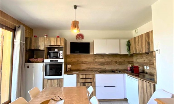 La Joue du Loup Ski Chalet | 43 m² Chalet ∙ 2 bedrooms ∙ 7 guests
