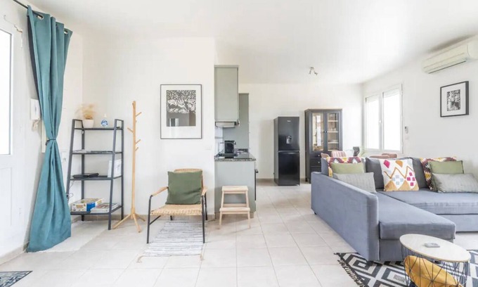 Magny-les-Hameaux Apartment | 44 m2 air-conditioned apartment with terrace not overlooked