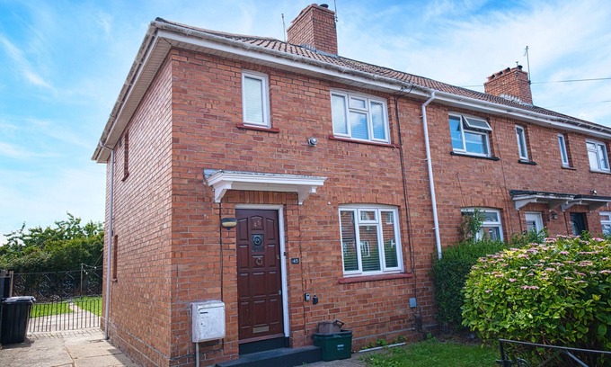 Bristol Ski Chalet | 45 Crediton Crescent