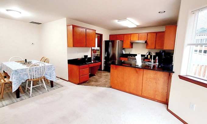 Bethany House | 4B/3BA Furnished Home – Main-Level Bed/Bath + Backyard