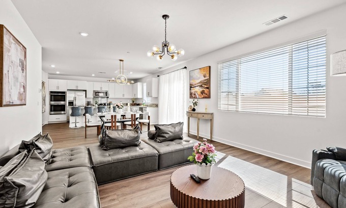 Patton House | 4bd/7 beds/Modern style/Elegant/comfortable