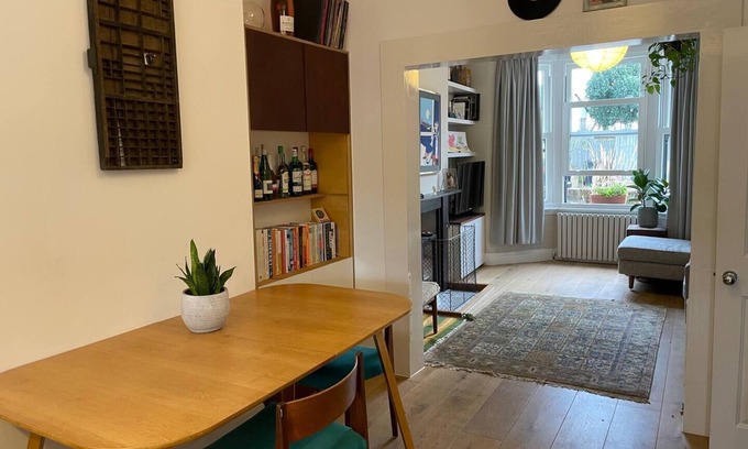 Walthamstow House | 4Bedroom house With Fireplace and Sauna