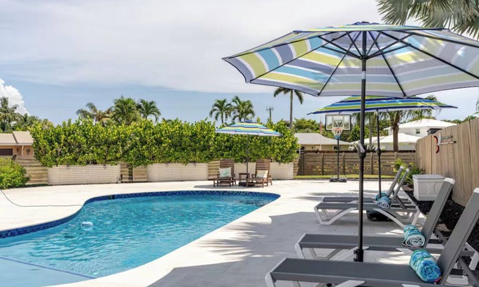 Delray Beach House | 4BR Coastal Luxury Oasis on the Golf Course with Pool and Putting Green!