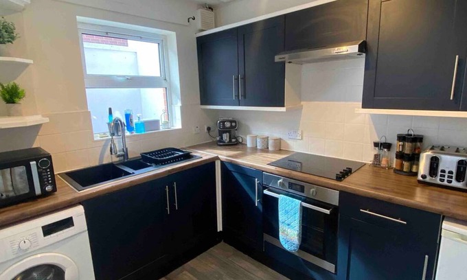 Belfast House | 4BR House Popular Ravenhill Road