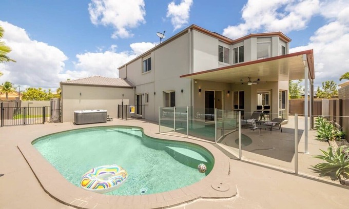 Benowa House | 4BR Oasis with Pool, Cinema Room & Office Room