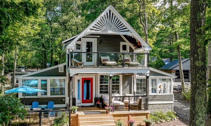 Torrance Cottage | 5 bdrm, 3 bath, Newly renovated! Lake Muskoka!