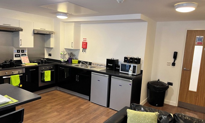 Barbican Apartment | 5 Bed Apartment @ Astor House by Pureserviced