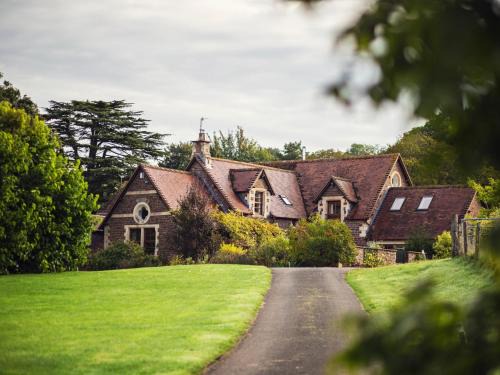 Halmonds Frome House | 5 Bed in Bishops Frome 75602
