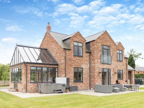 Llanymynech House | 5 Bed in Shrewsbury 80686