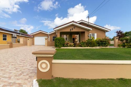 Mammee Bay House | 5 BedRmOasis DraxHall Pool Gym