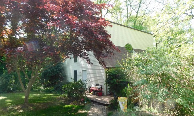 Calvert Beach-Long Beach House | 5 bedroom, 8 bed, 3 story house a block from beach