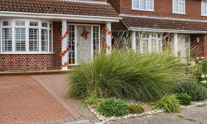 Walton on the Naze Cottage | 5 bedroom accommodation in Walton-on-the-Naze