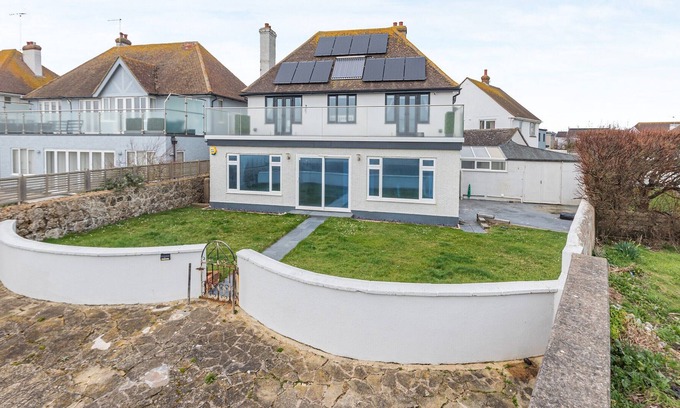Middleton-on-Sea Cottage | 5 bedroom accommodation in Bognor Regis