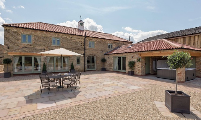 East Barkwith Cottage | 5 bedroom accommodation in East Barkwith, near Market Rasen
