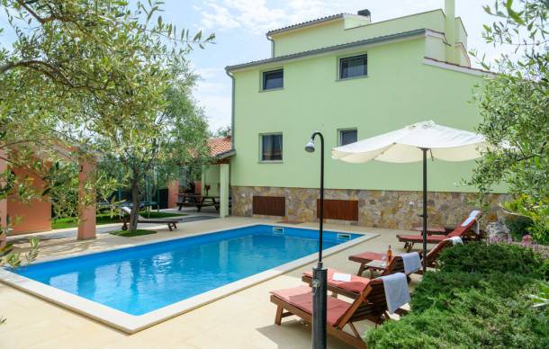 Mali Vareski House | 5 bedroom accommodation in Peruski
