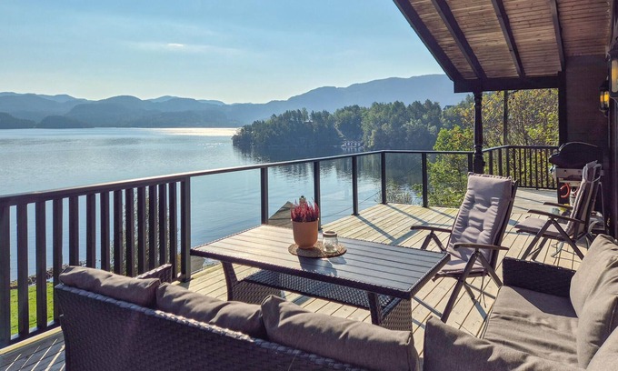 Suldal House | 5 bedroom cozy home in Hebnes