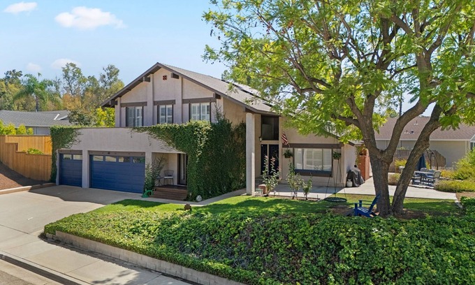 Bonita Other | 5-Bedroom Farmhouse near Country Club