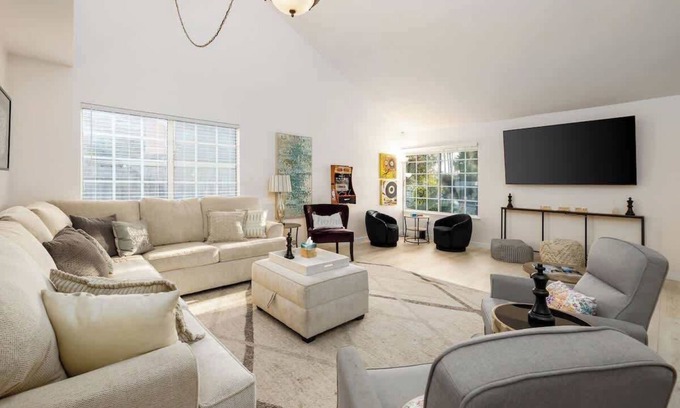 Rancho Bernardo House | 5 Bedroom Home With Firepit