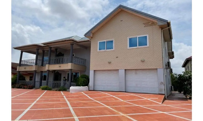 Adenta House | 5-Bedroom Residential home in Adenta.