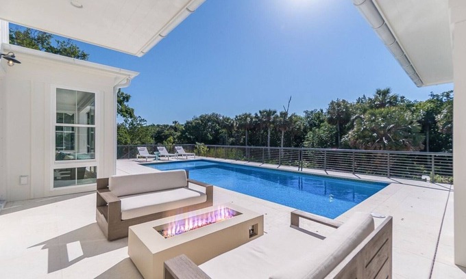 Golden Beach House | 5 bedroom stunning home. Walking distance to town and the beach.