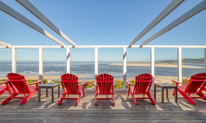 Waldport House | 5 Bedroom Suites, Hot Tub, Gazebo + Stunning Views of Ocean, Bridge, Alsea Bay!
