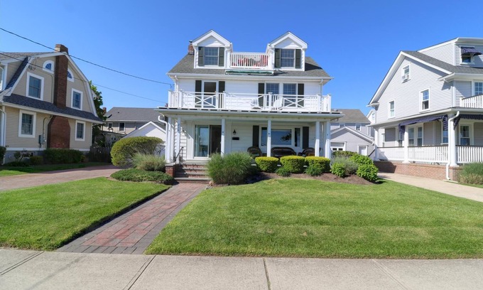 Spring Lake House | 5-bedroom vacation home just 2.5 blocks to the beach