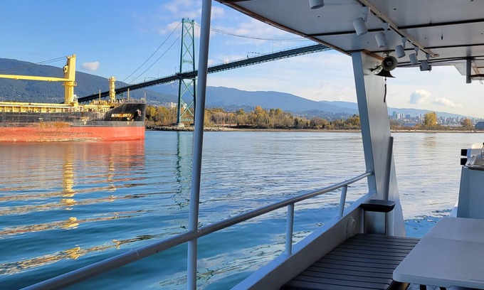 Vancouver Boat Rental | 5 Bedrooms Party Boat in Vancouver Downtown