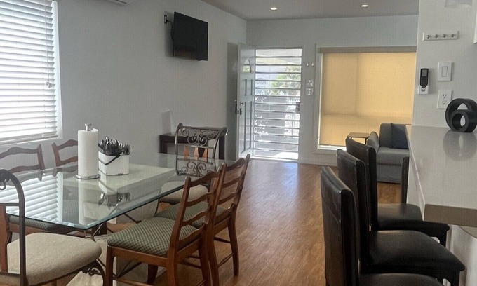 Lawndale House | 5 Beds - Family Friendly Home Near LAX, SoFi, Forum, Disneyland & SoCal Beaches