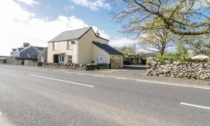 Pentre-Foelas Cottage | 5 CEIRNIOGE COTTAGES, family friendly, with open fire in Pentrefoelas