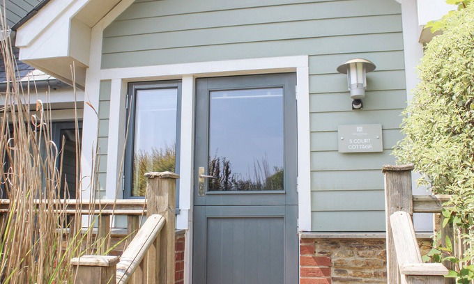 Bugford Cottage | 5 COURT COTTAGE, HILLFIELD VILLAGE, family friendly in Dartmouth