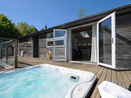 Dobwalls House | 5 Meadow Retreat