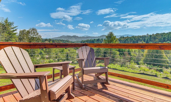 Weaverville House | 5 Mi to Dtwn, Stunning Views: Weaverville Retreat!