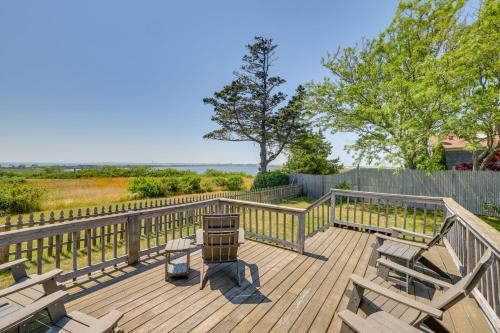 North Truro House | 5 Mi to Provincetown! Water-View Beach House