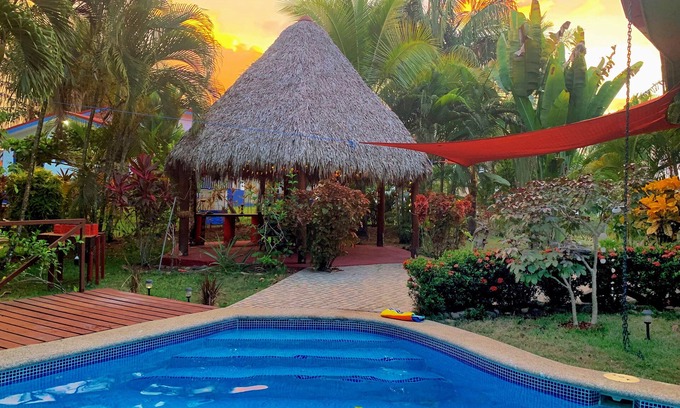 Parrita House | 5 min. drive to Playa! 15 min. drive to Mountains, 15 min. drive to the Rivers!π¨π·