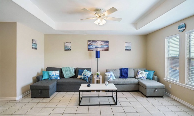 Corpus Christi House | 5 min from the beach! Spacious 3-bedroom house on the Padre Island!