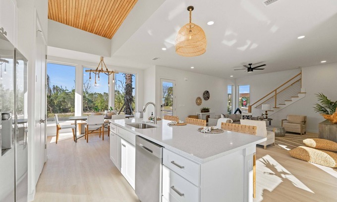 Marineland Acres House | 5 Min to Beach - Grill, Games, Chef Perks