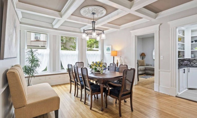 Canandaigua House | 5 Mins CDGA Wedding Venues | 4 BR | Walk to Town
