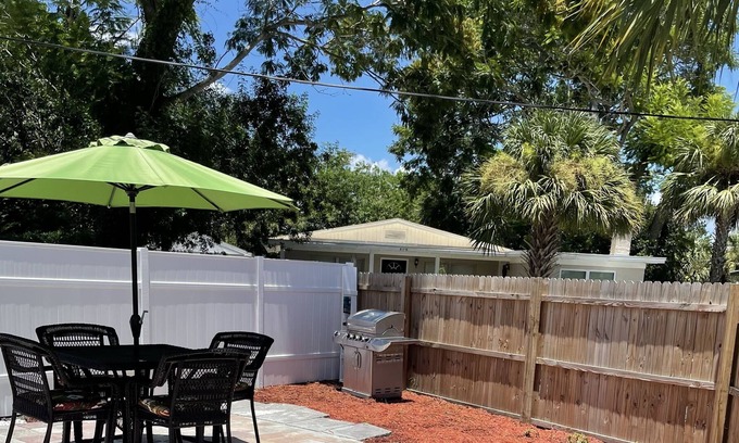 Pine Hills Apartment | 5 Mins to the fairgrounds! 2/1 Cozy private home