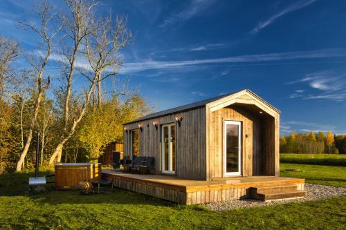 Pieriga House | 5 minutes from Beach, Cozy Cabin with Hot Tub